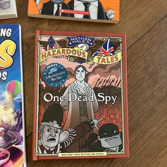 Elementary/ Middle School Kid Book Bundle, Dog Man, I Survived, Bad Guys - Picture 6 of 13